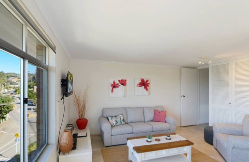 Avoca Beach Apartment | Seaview 12 - Pete & Kaz's - Modern Apartment