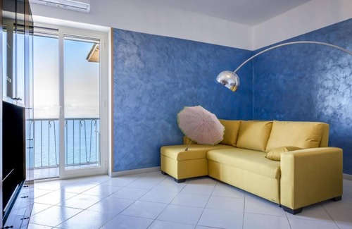 Piano di Sorrento Apartment | Seaview Cocò Home Piano di Sorrento SEA FRONT and FREE PARKING