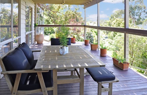 Lorne House | Seaview Cottage - Perfect for couples or families, with beaches and trails nearby!
