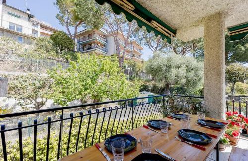 Vallecrosia Apartment | Seaview - Deluxe apartment - Billiard - Pool in July and August - AC in the Bedrooms