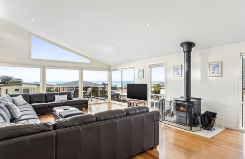 Apollo Bay House | Seaview on Seaview - Exceptional & Spacious With Sensational Views