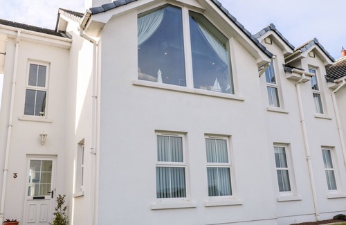 Castlerock Cottage | SEAVIEW, pet friendly, with a garden in Castlerock