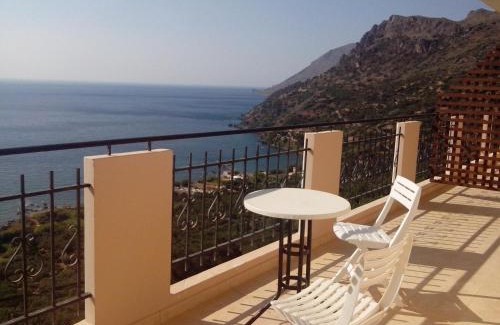 Ravdoucha Apartment | Seaview Studio in beautiful setting, west from Chania