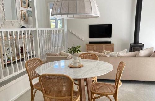 Lorne House | Seaview Treehouse - three minute walk to the beach