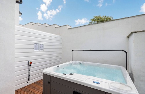 Portpatrick Cottage | Seaviews and Hot Tub at Admirals Anchor
