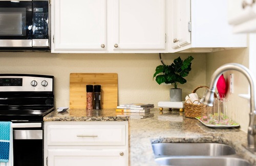 West San Antonio House | SeaWorld > > Family Getaway 2 Night FREE *Military