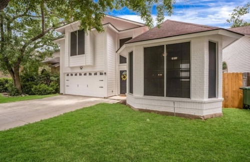 Braun's Farm House | SeaWorld/La Cantera/Six Flags/w game room