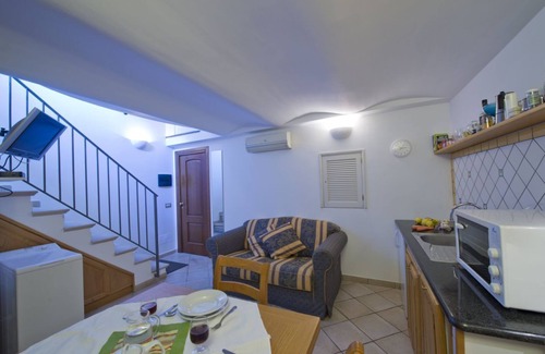 Arienzo Apartment | Sebastien Balcony central Positano