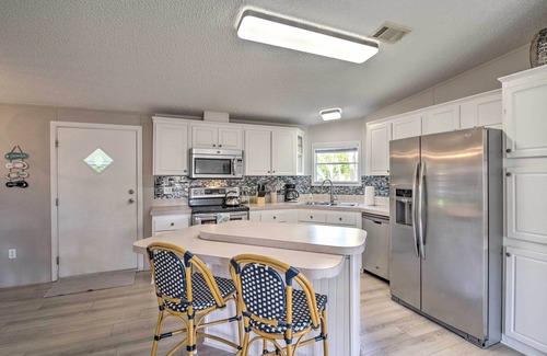 Sebastian Cottage | Sebastien Cottage w/Screened Porch, 5 Mi to Beach