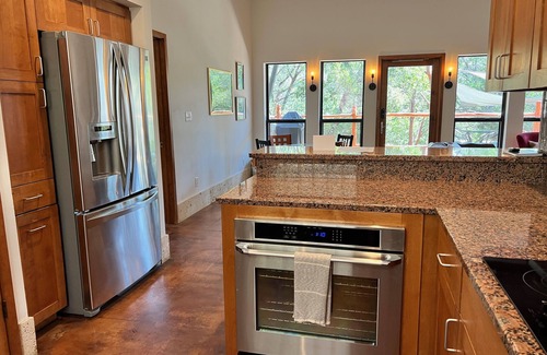 Westlake Highlands House | Secluded 1,200 SF Casita in Idyllic Hill Country Setting Minutes From Downtown