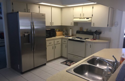 Spring Hill House | Secluded 4 Bedroom Home Retreat in Spring Hill, Heated Pool, Free Cable TV/Wifi.