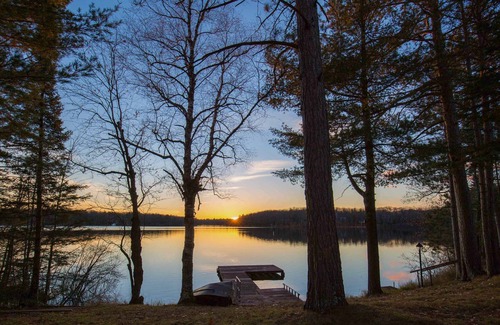 Land O Lakes Cabin | Secluded 5-Acre Getaway w/ Dock on Black Oak Lake!