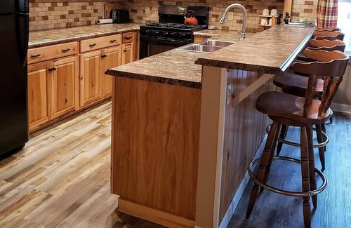 Sabinsville Cabin | Secluded, 5 bdrms, Sleeps 14. 2 bathrms, tub/showers. Big yards. Covered decks.