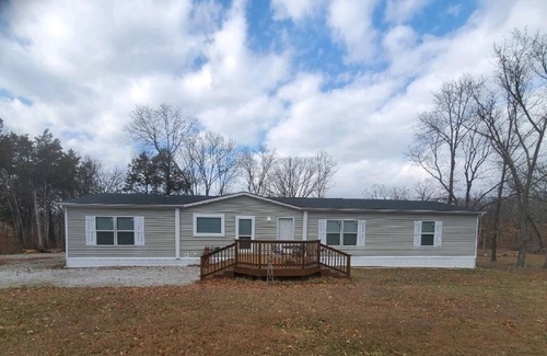 Santa Fe House | Secluded 6 acre home, minutes from Jellystone Water Park & Mark Twain Lake