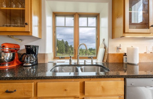 Hamilton House | Secluded Bitterroot Valley Cabin