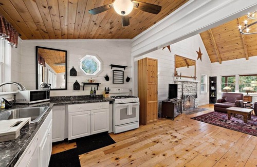 Kabletown Cabin | Secluded Cabin a Stone's Throw From the A.T.!