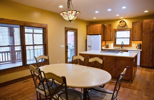 Mentone Cabin | Secluded Cabin | Games, Fire Pit, Hot Tub, Pet OK