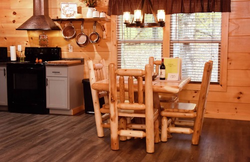 West Union Cabin | Secluded cabin located in Amish country