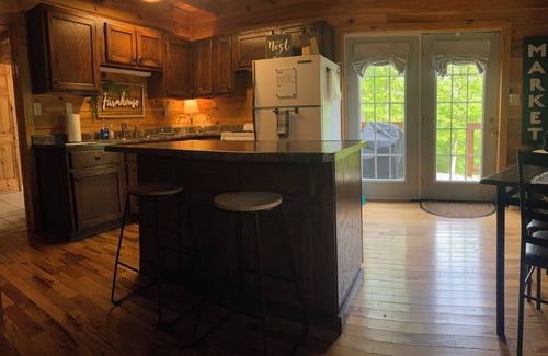 Heidelberg Cabin | Secluded Cabin on 70 acres private land, ping pong table, Red River Gorge, KY