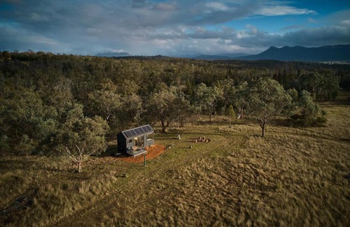 Glen Alice House | Secluded Cabin Stay - Pet Friendly & Off-Grid - Nev