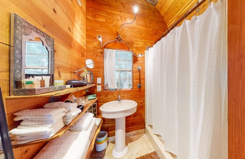 Austin Cabin | Secluded Cabin-Style Studio w/ Patio – Surrounded by Walking Trails