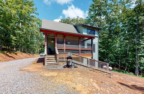 Eagle Mountain Cabin | Secluded cabin with electric fireplaces, foosball table, deck, hot tub& firepit
