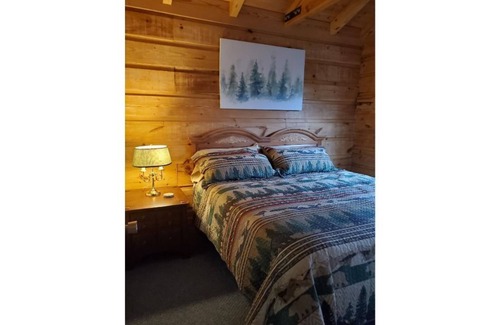 Uniontown Cabin | Secluded cabins with fishing pond on the Mississippi River Hills Wine Trail