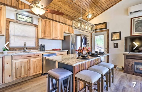 Franklin Cabin | Secluded & Convenient Cabin Franklin NC Pet Friendly Renovated Mountain Views