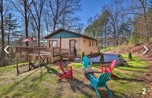 Franklin Cabin | Secluded & Convenient Cabin Franklin NC Pet Friendly Renovated Mountain Views
