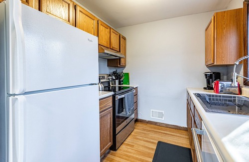 Arborview Neighborhood House | Secluded, Cozy 4BR, A2 Old West Side