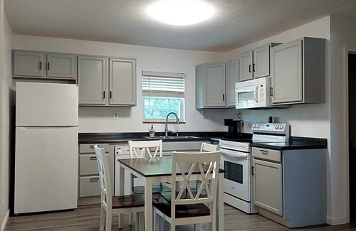 Williamstown House | Secluded cozy hideaway in town for 6. Ark 1 mile
