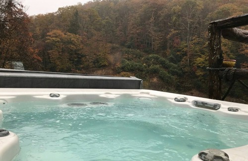 Layland Cabin | Secluded Cozy Luxurious Cabin, Gourmet Kitchen On 100 Acres W/Miles Of Trails