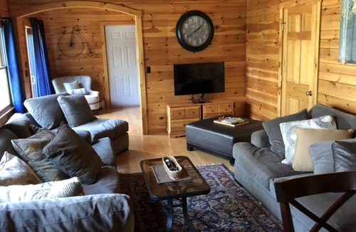 Huntington Cabin | Secluded cozy mountain cottage attached to main house garage !! 150 mile view!!