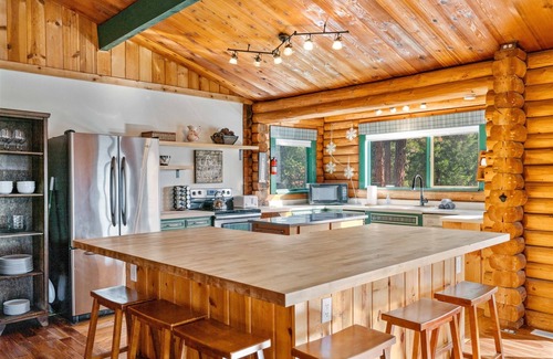 Leavenworth House | Secluded Custom Log Home with Intoxicating Views