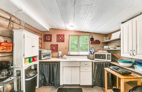 Prattsburgh Apartment | Secluded Dog-Friendly Studio w/Deck, Private Pond, Fireplace, Fast WiFi, Views