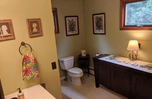 Waterbury House | Secluded Elbow Room in Stunning Foothills