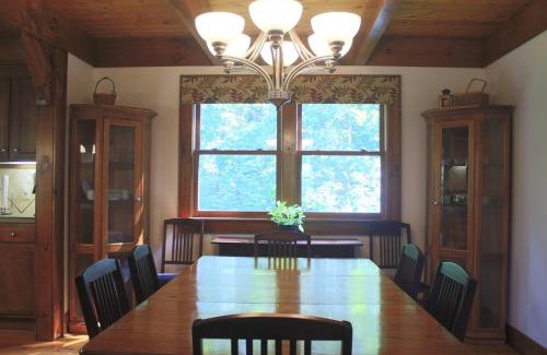 Dennison House | Secluded Family Retreat