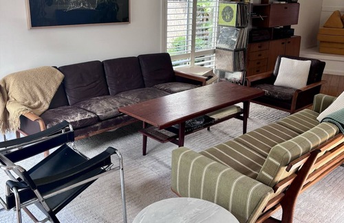 Newport House | Secluded family treehouse, 6 minutes from stunning Bungan Beach