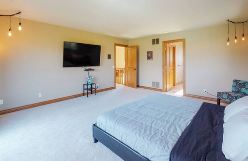 Manson House | Secluded getaway with lake view, private hot tub, seasonal pool & spacious yard