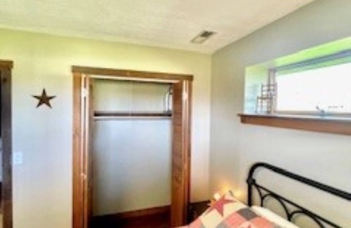 Mineral City Cabin | Secluded house built into the earth. Wildlife, pet friendly, fishing, hot tub, Wi-Fi!