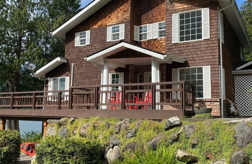 Amanda Park House | Secluded Lakefront Retreat on 7 acres on Lake Quinault