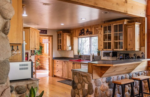 Boise Cabin | Secluded Log Home, Large Deck, Abundant Wildlife,Peace & Quiet, Beautiful Views!