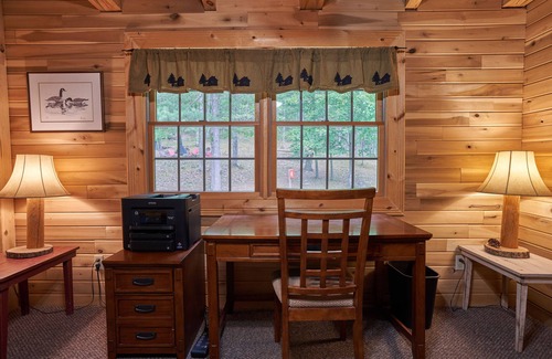 Cass Cabin | Secluded Log Home on 11 Forested Acres🌲 Jacuzzi🔥 Fire Pit🔥 Wood Stove🔥