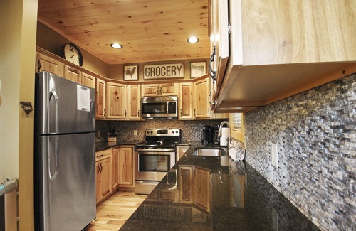 Chalet Village North Cabin | Secluded Luxury Cabin! 3 King Suites! 7 Fireplaces! Hot Tub! BREATHTAKING VIEWS!