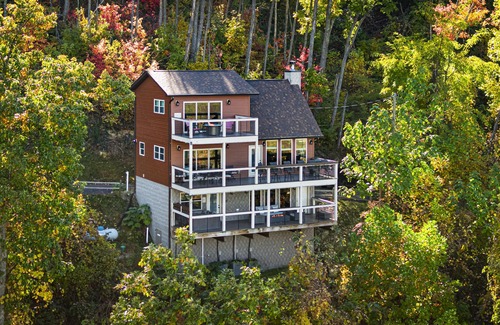Chalet Village North Cabin | Secluded Luxury Cabin! 3 King Suites! 7 Fireplaces! Hot Tub! BREATHTAKING VIEWS!