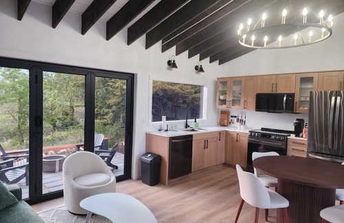 Marshland Cabin | Secluded Modern Cabin with Bluff Views, Hot Tub, Fire Pit.