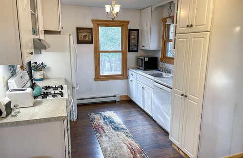 Tomahawk Cottage | Secluded Northwoods getaway on beautiful Lake Nokomis