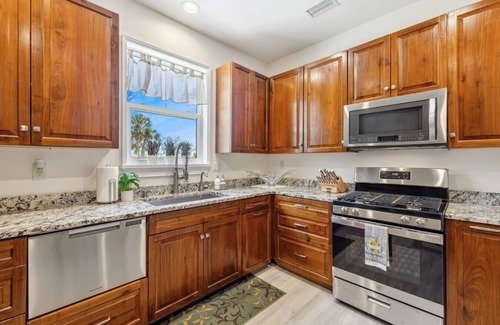 Cedar Key Apartment | Secluded Old Florida Retreat – Waterfront with Kayaks and Bikes