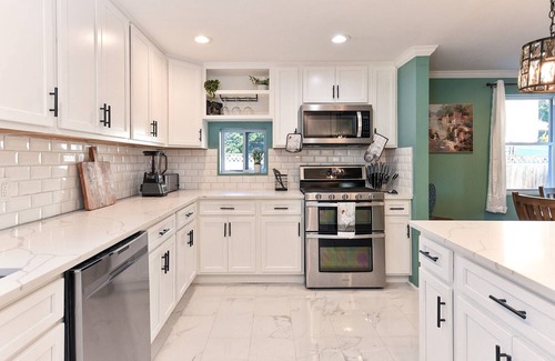 Rossville House | "Secluded Ranch Oasis: Elegance Meets Comfort!" Prvt Parking, WiFi,