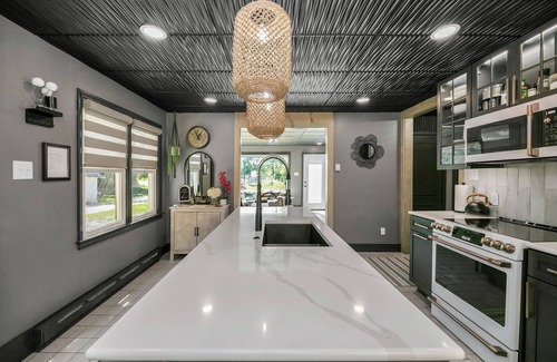 New Buffalo Cottage | Secluded Retreat, Hot Tub, Fire Pit, Wildlife Views, Near New Buffalo Beach!